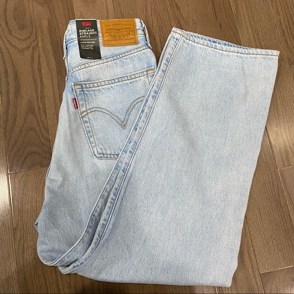 Levi's Ribcage Straight Ankle Jeans - Picture 15 of 16